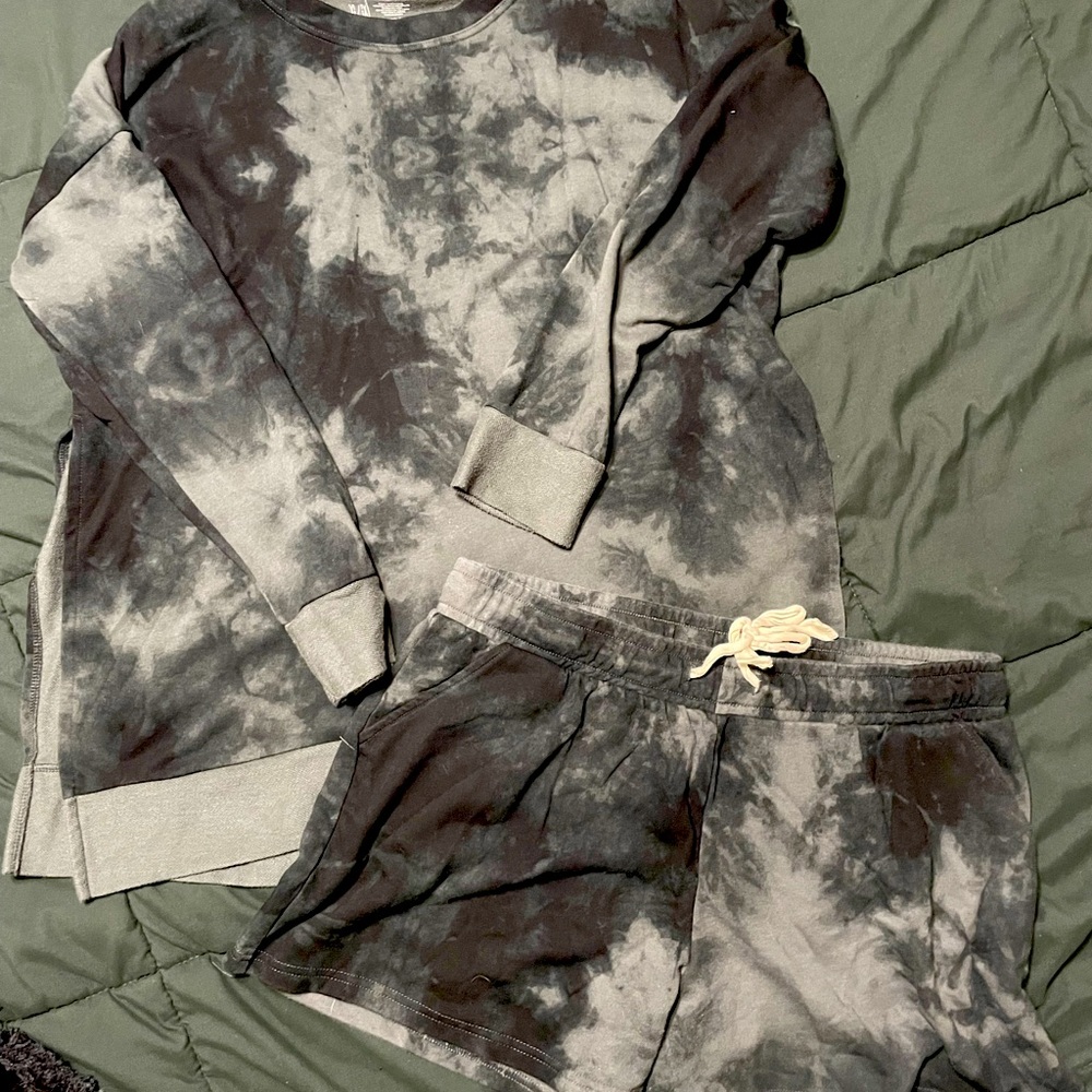 Latched momma lounge set